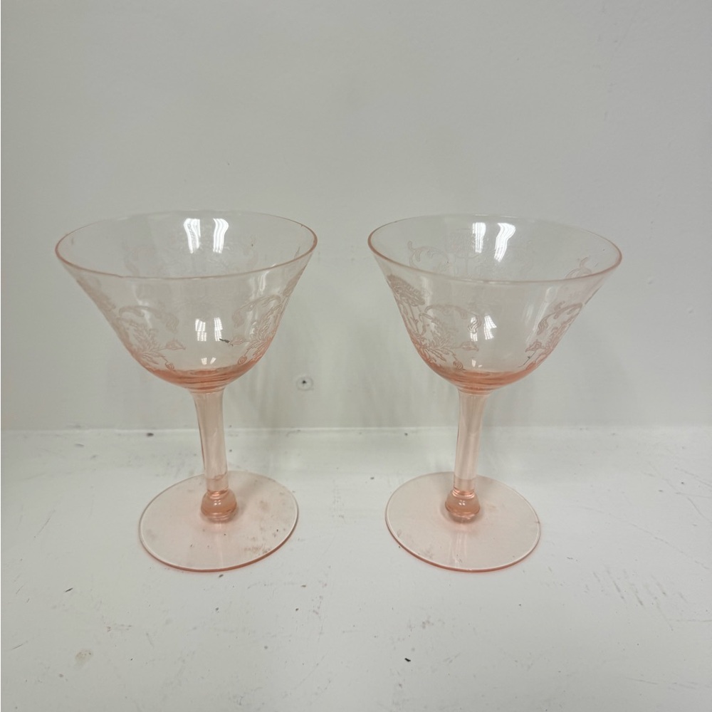 Vintage pink champagne glasses‎